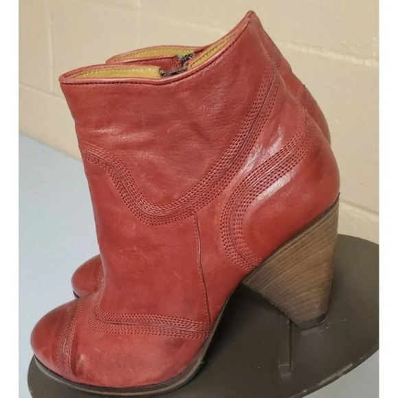 Gidigio "Patriot" Red Leather Bootie / Ankle Boots Size 38 US 7 Italy NWOB - Picture 3 of 12